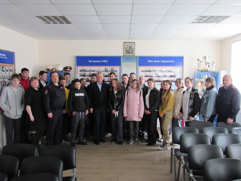 В Александровском округе полицейские провели экскурсию в отделе внутренних дел