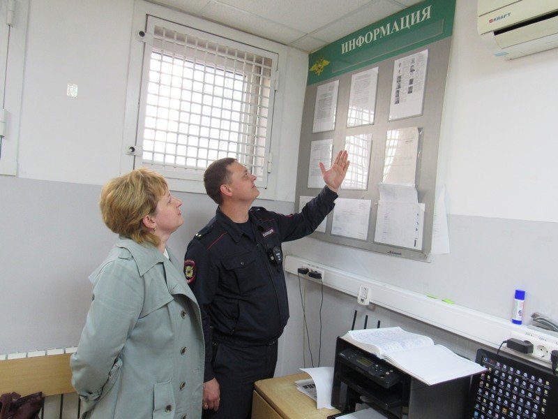 В Александровском округе общественник посетил окружной отдел полиции