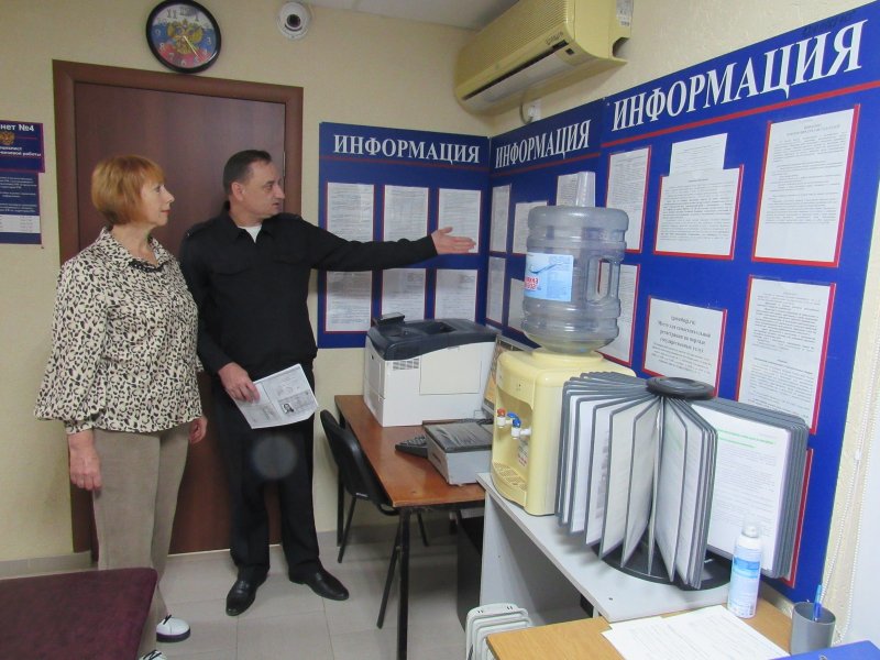 В Александровском округе председатель Общественного совета при окружной полиции проверила работу подразделения по вопросам миграции